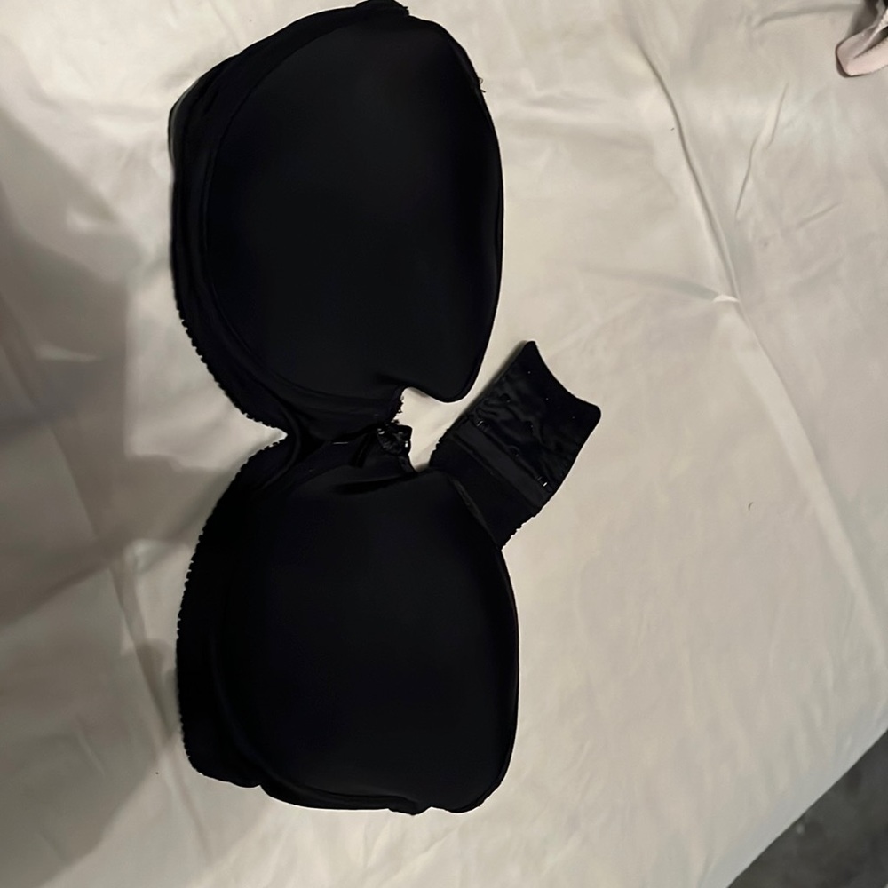 Strapless, no straps come with this, gel inside for push-up